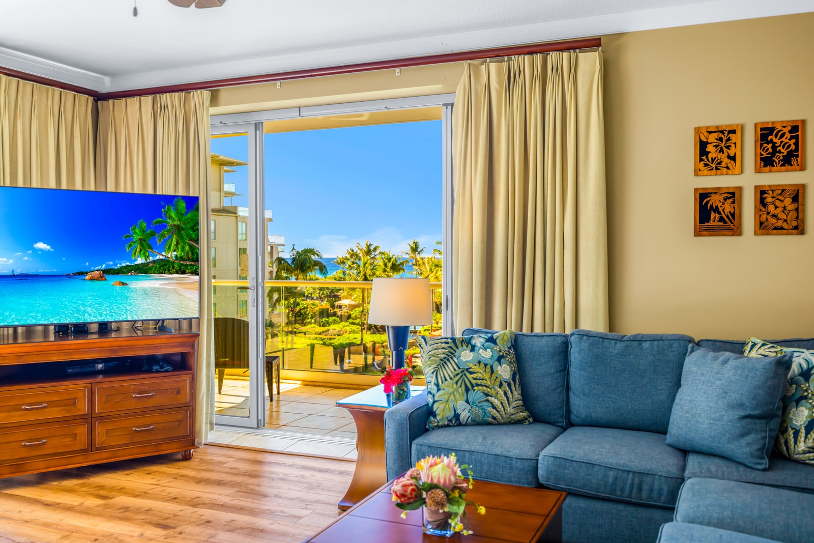 Relax in your living space with a pull-out sofa sleeper, ideal for extra guests or a cozy movie evening. HKK-439