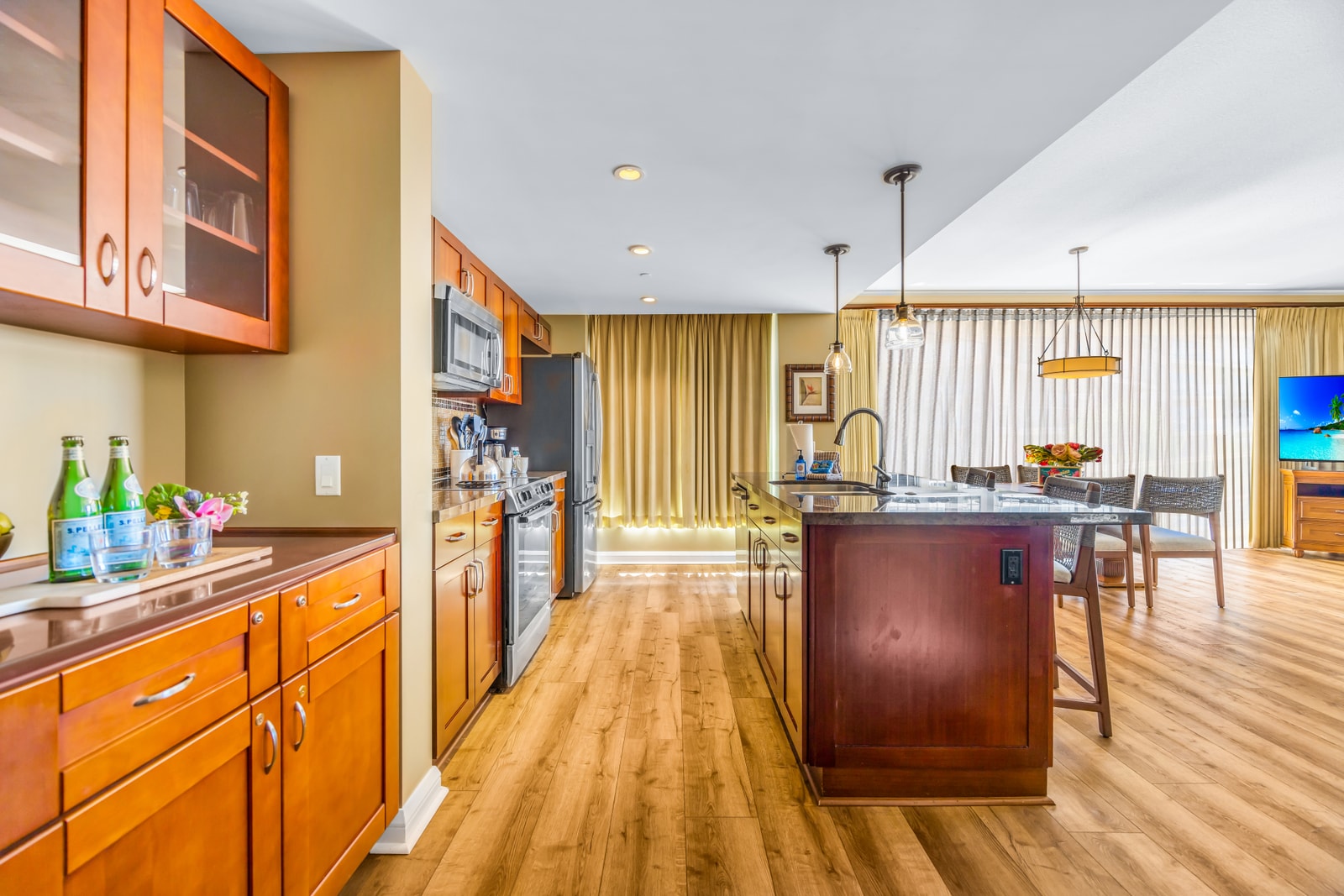 Island seating adds function and style, whether you're serving pancakes or chatting over cocktails. HKK-439