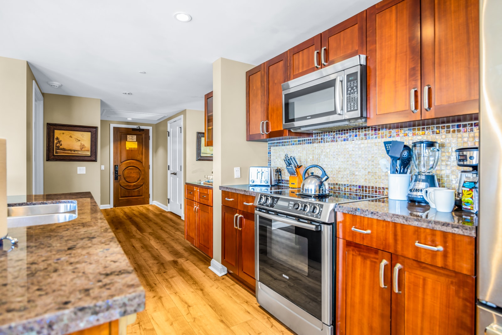 Well-stocked and thoughtfully designed, your kitchen includes modern appliances and granite counters throughout. HKK-439