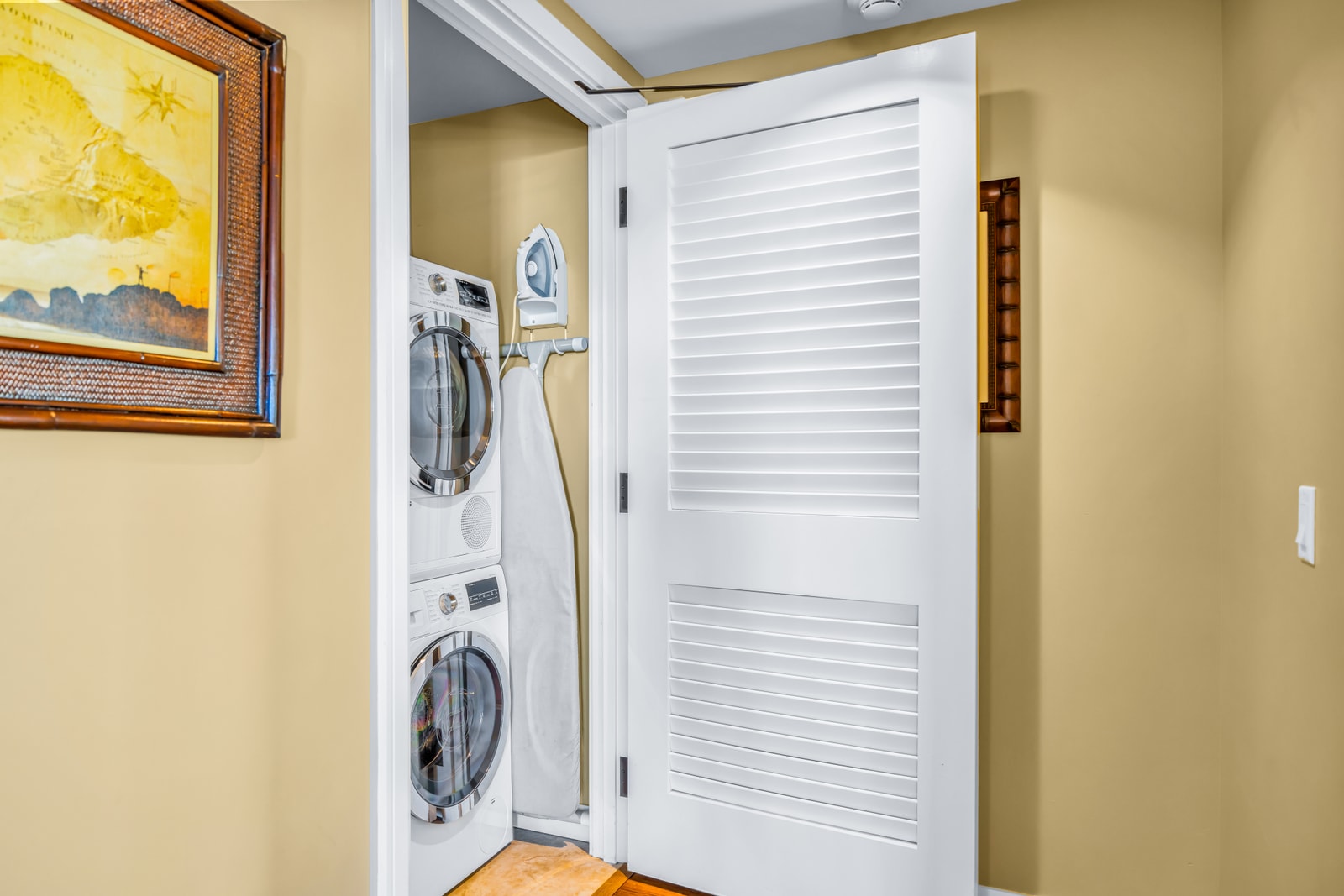 In-unit washer and dryer make mid-stay laundry easy, tucked just off the main hallway. HKK-439