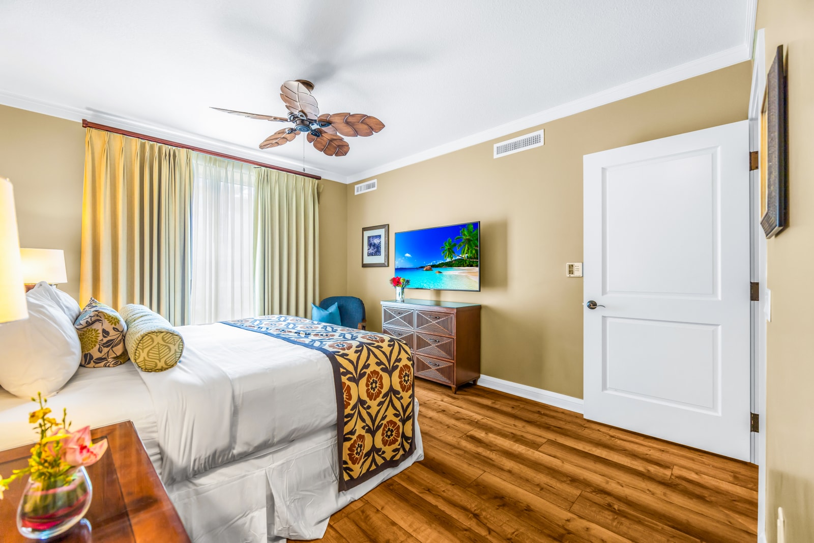 Settle in with a plush King bed and TV in your primary bedroom, just steps from the balcony and ocean air. HKK-439