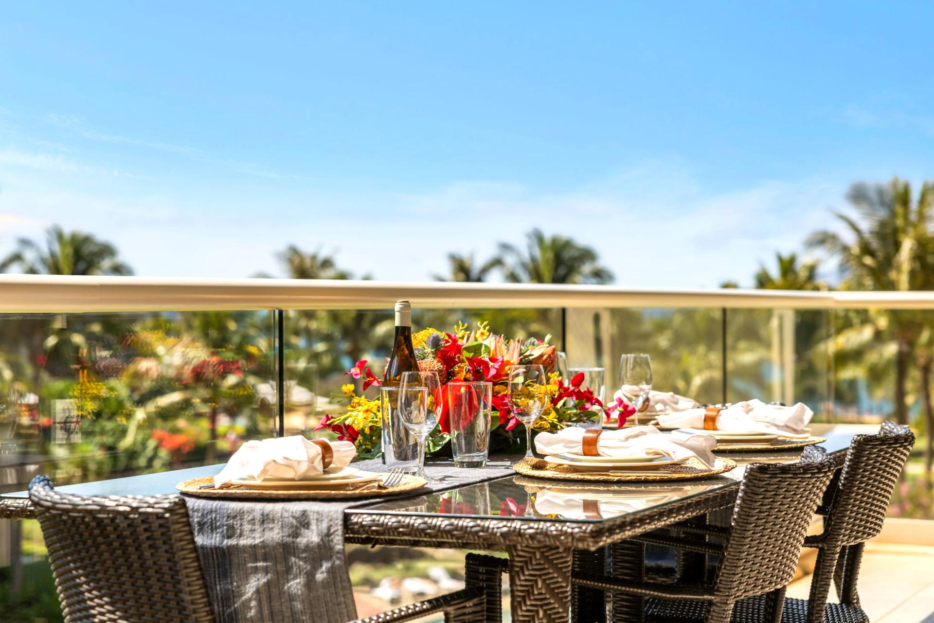 Your al-fresco dining location under the Hawai'i sun with sounds of the ocean splashing in the distance HKK-443