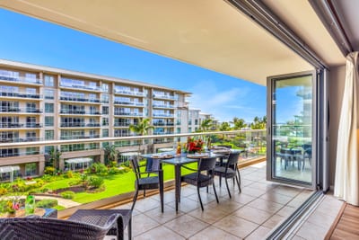 Spacious lanai perfect for morning coffee or evening cocktails HKK-443