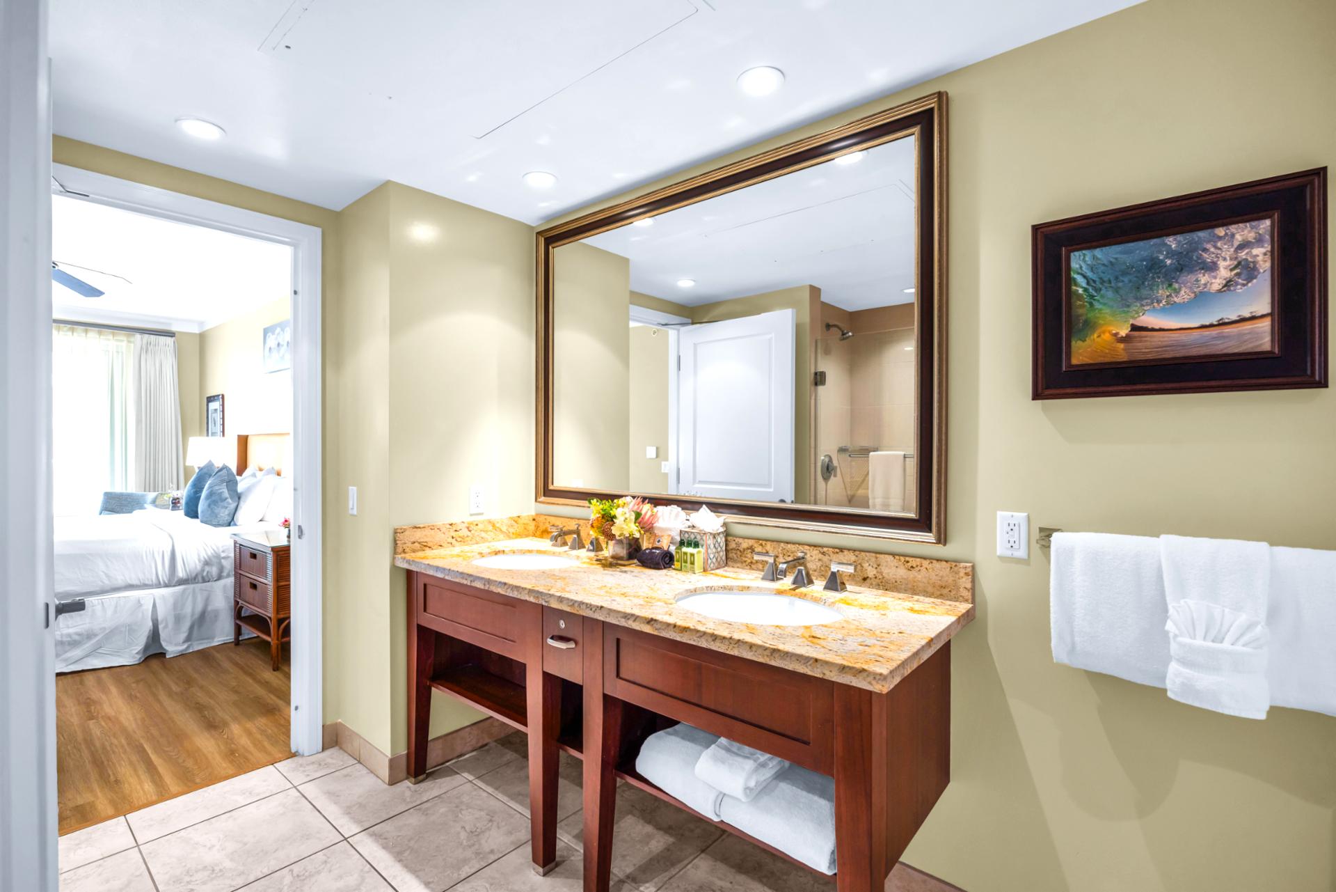 Bright bathroom with plenty of storage HKK-443