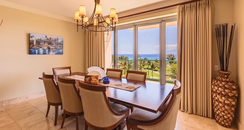 Warm dining area with an ocean view and natural light—ideal for group meals or relaxed mornings.