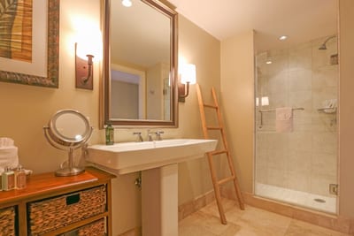 Earth tones and bright lighting make this space feel both cozy and fresh