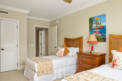 This bedroom blends form, function, and softness HKK-451