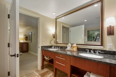 A perfect blend of practicality and design, this bathroom offers ample storage and beauty HKK-451