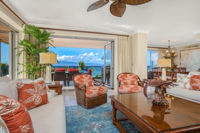 Designed to impress yet deeply livable, this room is equal parts beauty and comfort HKK-451