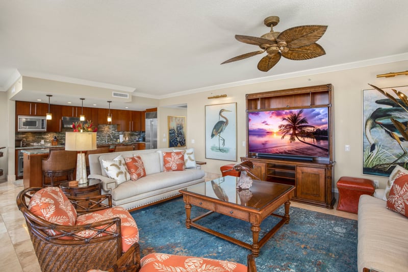 Filled with natural light and layered textures, this living room invites you to stay awhile HKK-451
