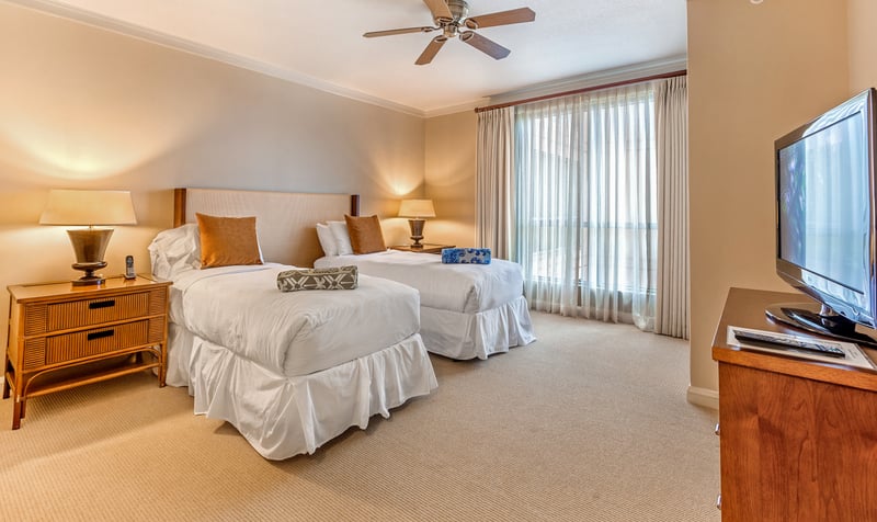 Beds in guest room may be made up as either two twins or one king, please specify when booking!    