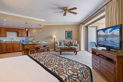 Two comfortable beds, your King bed and a double bed as a pull-out sofabed, make a flexible sleeping and lounging space, perfect for winding down after sun filled Maui adventures. HKK-537