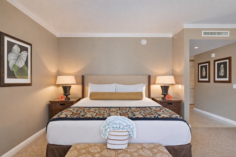 Your sleeping area features crisp bedding, warm island decor, and soft lighting that makes settling in after a beach day feel effortless. HKK-537