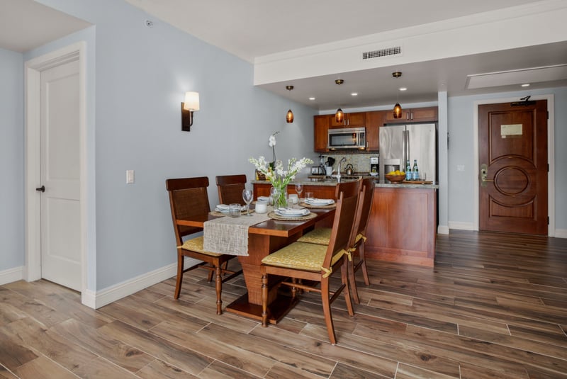 Cozy island dining with elegant decor and fully equipped kitchen.