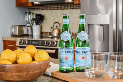 A refreshing welcome – sparkling water, sunny lemons, and a touch of charm