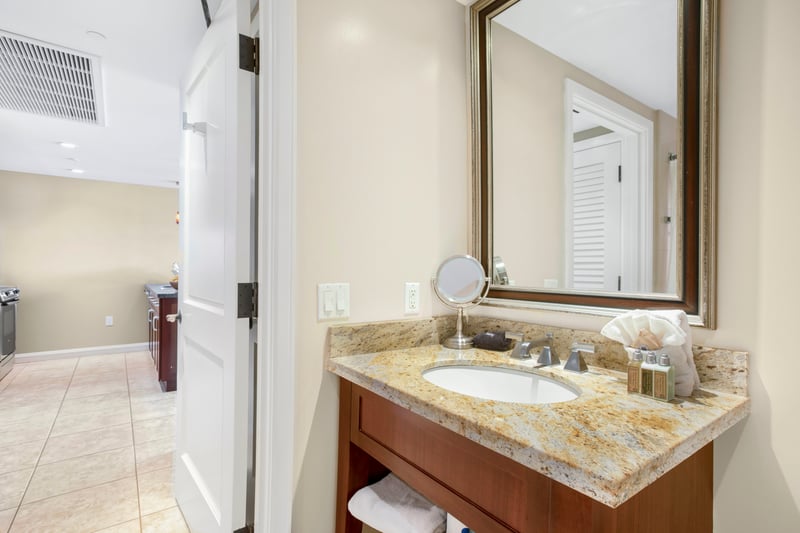Warm textures and cool tranquility in perfect balance