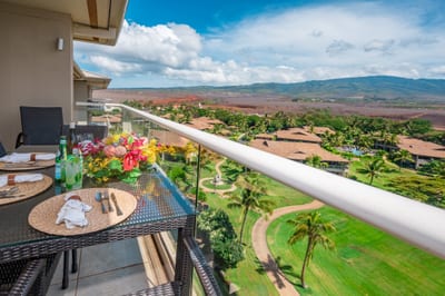 Sip, relax, and savor panoramic views from your lanai retreat. HKK-812