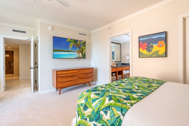 Your dreamy Maui escape — vibrant, cozy, and just steps from the beach
