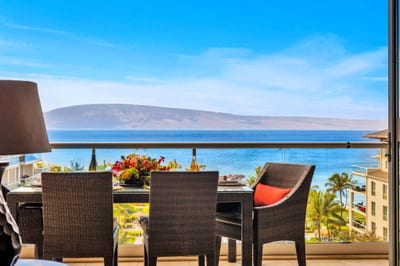 Ocean-view lanai with seating for four, ideal for morning coffee or sunset cocktails overlooking the Pacific. HKK-825