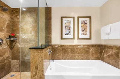 Deep soaking tub and stone surround add a touch of luxury to the guest bath. HKK-825