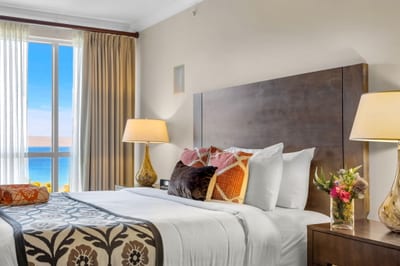 Bright and welcoming guest room with King bed and tropical views. HKK-825
