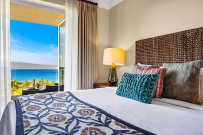 Large guest bedroom with King bed, Smart TV, and full ocean view. HKK-825
