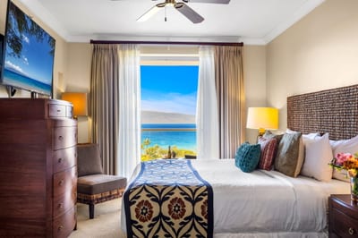 Guest room with King bed, Smart TV, and view-filled windows for a peaceful retreat. HKK-825