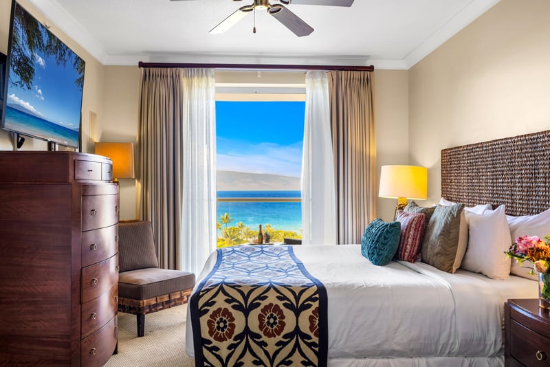 Guest room with King bed, Smart TV, and view-filled windows for a peaceful retreat.