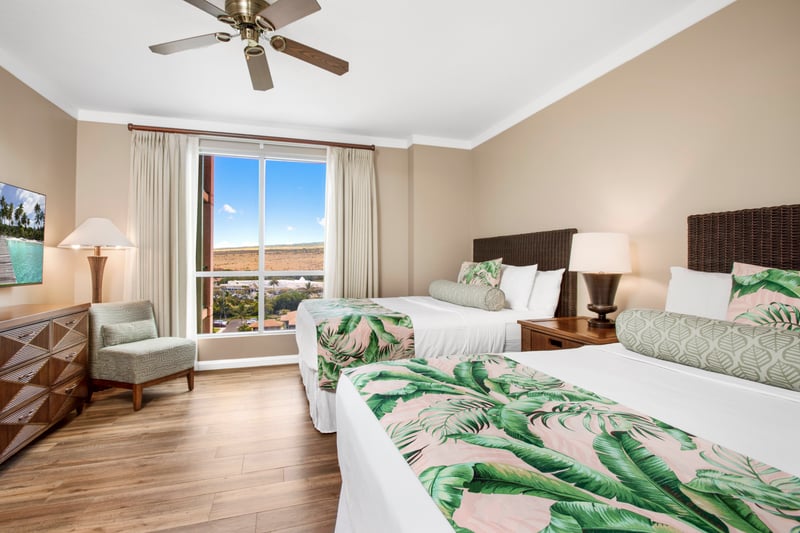 Tropical twin beds with scenic views and stylish island decor. HKK-920