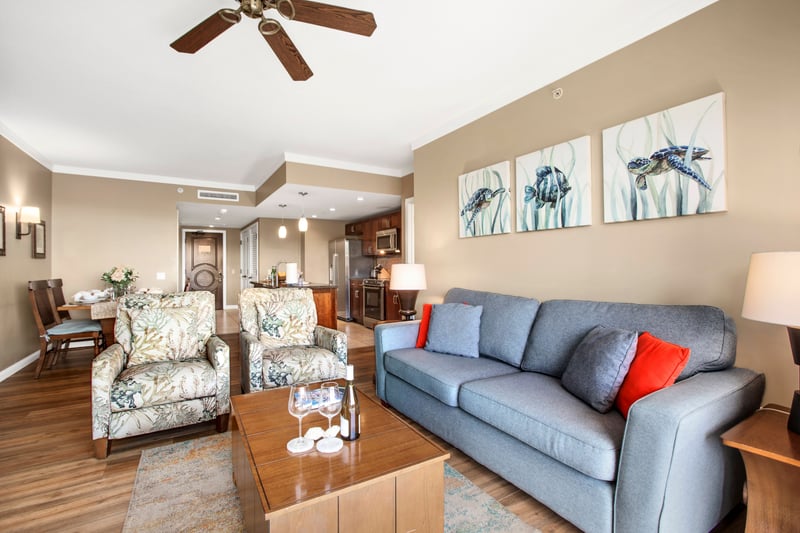 Open-concept tropical suite with vibrant decor and full kitchen comfort. HKK-920