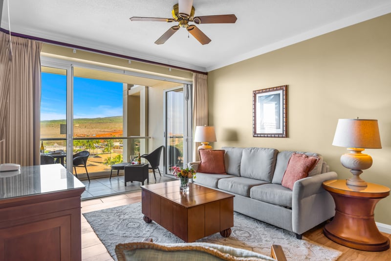 Spacious living room designed for easy island living HKK-922