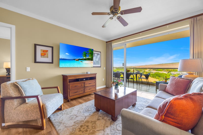 Relax together with views that bring the outdoors in HKK-922