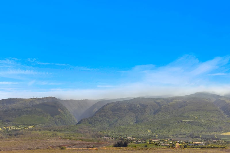 Pause and take in the stunning mountain scenery HKK-922