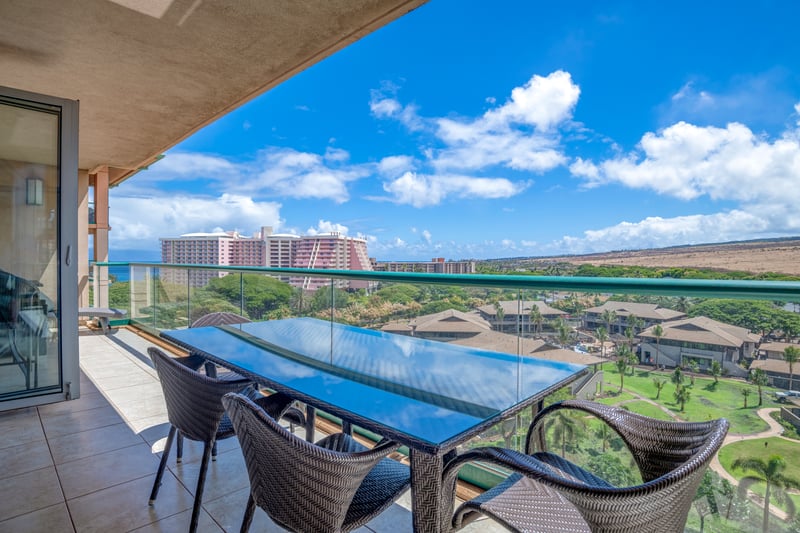 Elegant lanai dining with peeing ocean views and sweeping mountain vistas