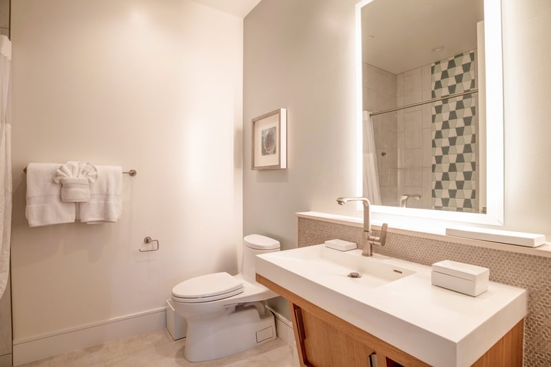 Effortless elegance: guest bathroom that blends comfort, charm, and function