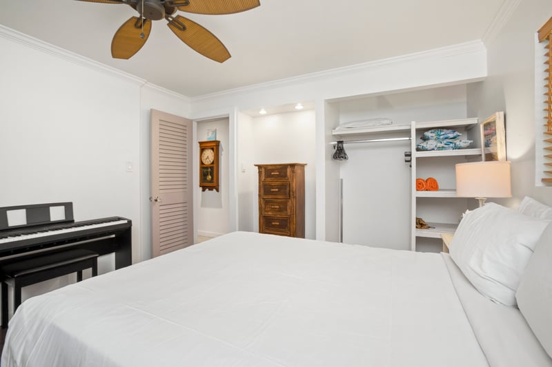 This bedroom blends timeless elegance with paradise calm—like sleeping in a treehouse fit for grown-up adventurers