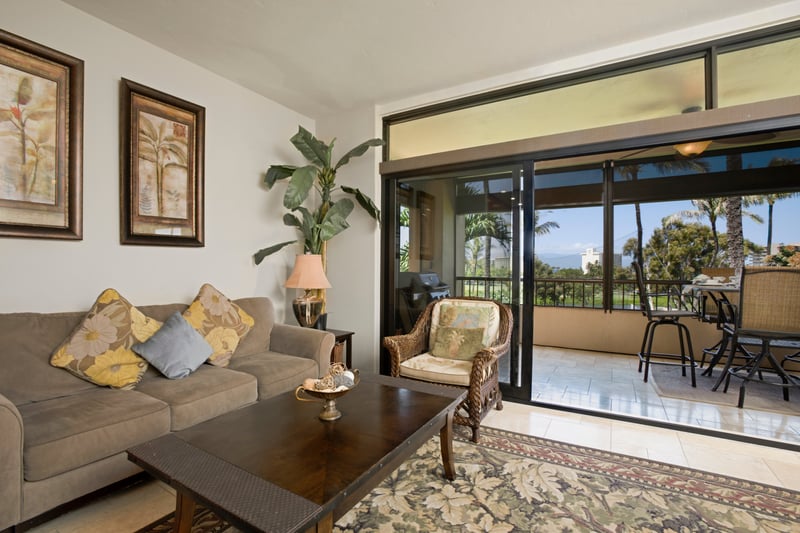    A welcoming space for gatherings, laughter, and quiet moments alike. KRO-L201