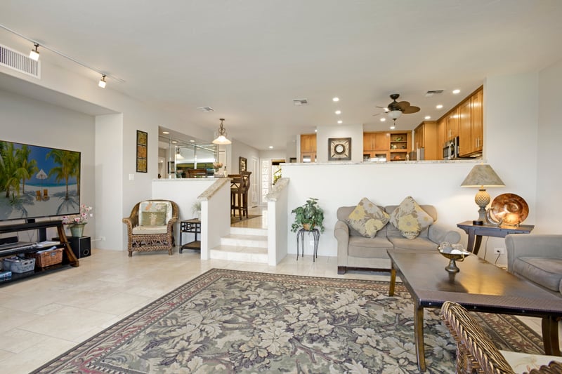     Thoughtfully arranged seating creates both flow and coziness