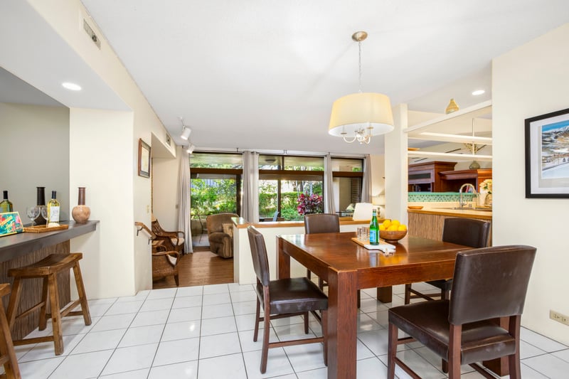 With woodsy warmth, breezy windows, and citrus on the table, this space is set for smiles, bites, and breezy chats