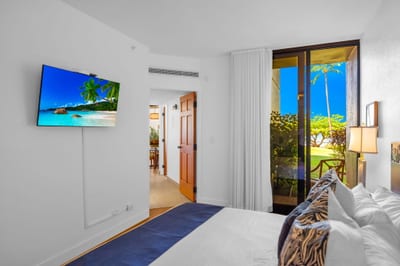 Your luxurious primary bedroom features a king size bed and private lanai KS-104