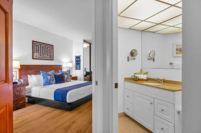 The ensuite bathroom adds privacy to the primary bedroom KS-104
