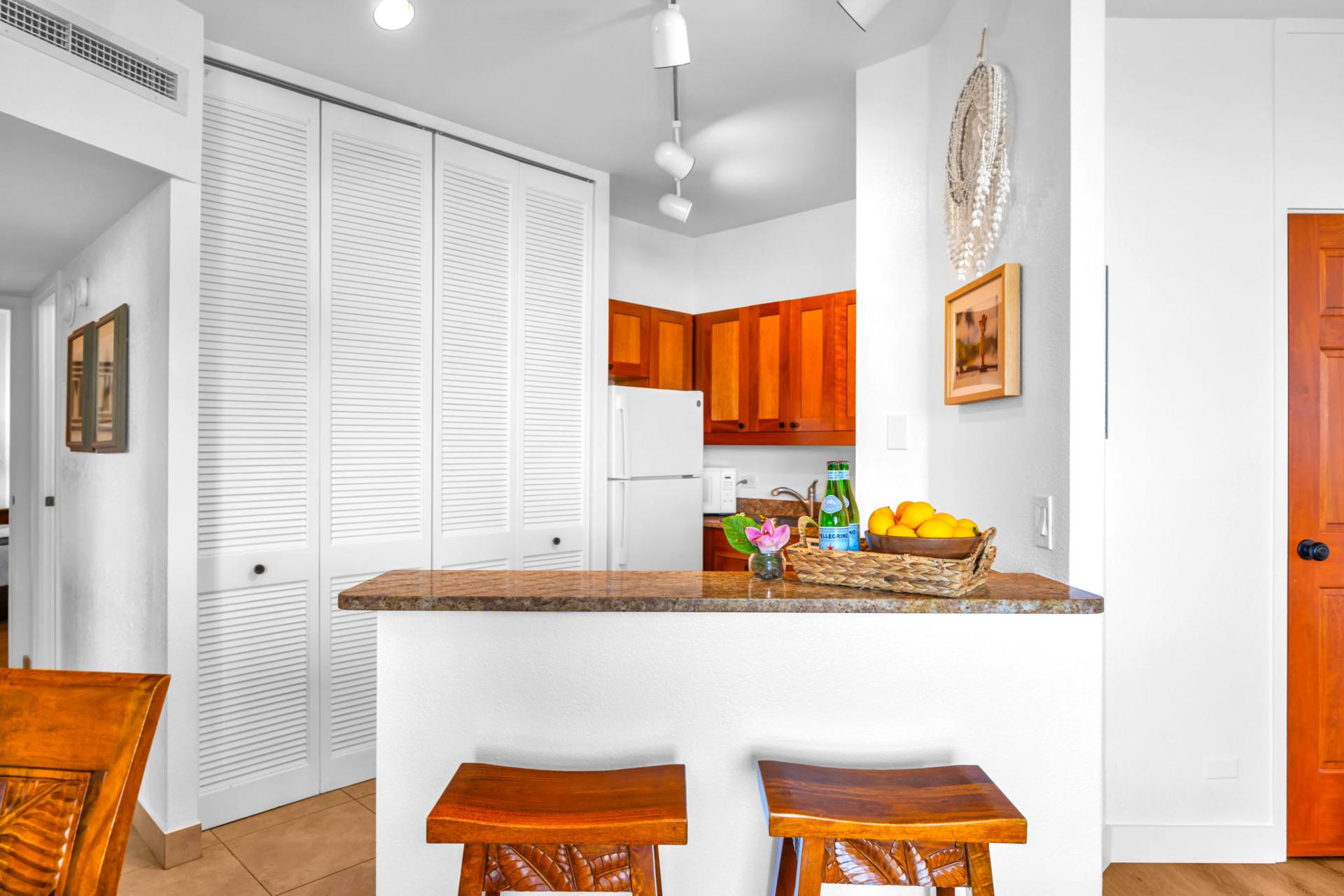 The breakfast bar is the perfect place to enjoy coffee or a cocktail