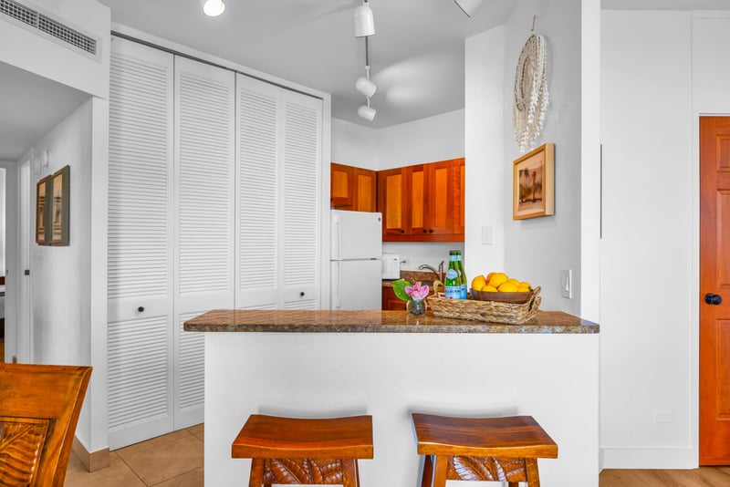 The breakfast bar is the perfect place to enjoy coffee or a cocktail