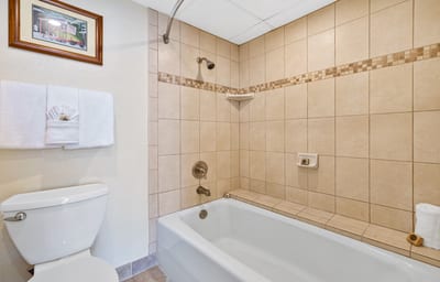 Unwind in the tub after a day of sun and sea.