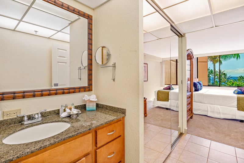 Soft lighting and a view into the suite beyond connect bedroom and bath, inviting a seamless flow of light and tranquility KS-535