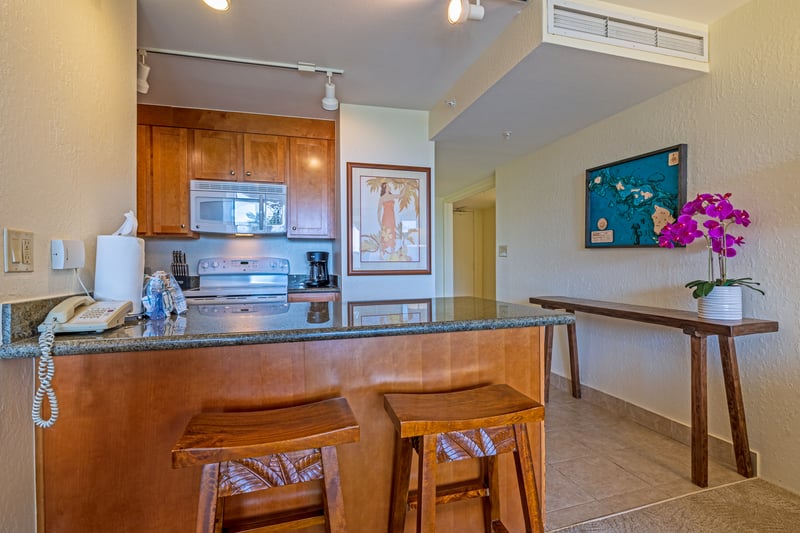 Tropical touches and warm wood cabinets invite you to sip, sauté, and savor island flavors under golden island light KS-535
