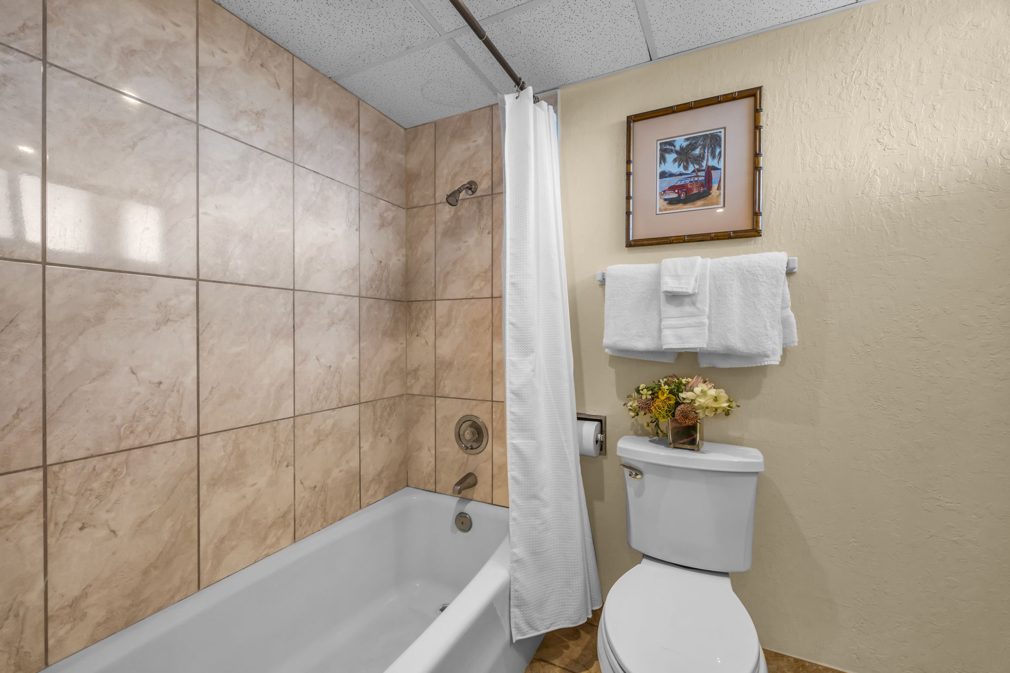 Relax in the bathtub after a day at the beach KS-736