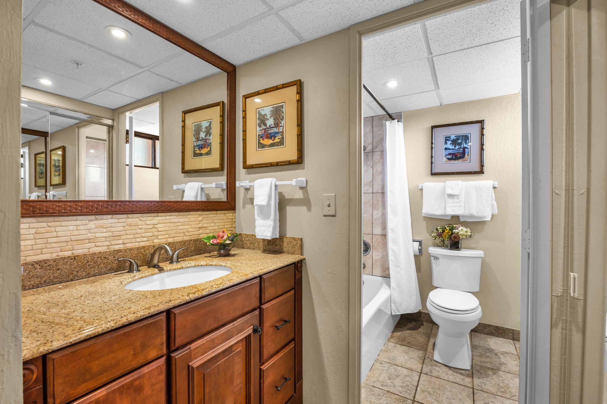Refresh in a clean and spacious bathroom KS-736