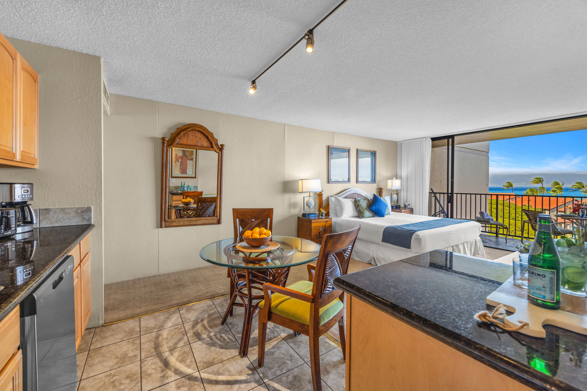 Enjoy meals together with ocean views at every glance KS-736