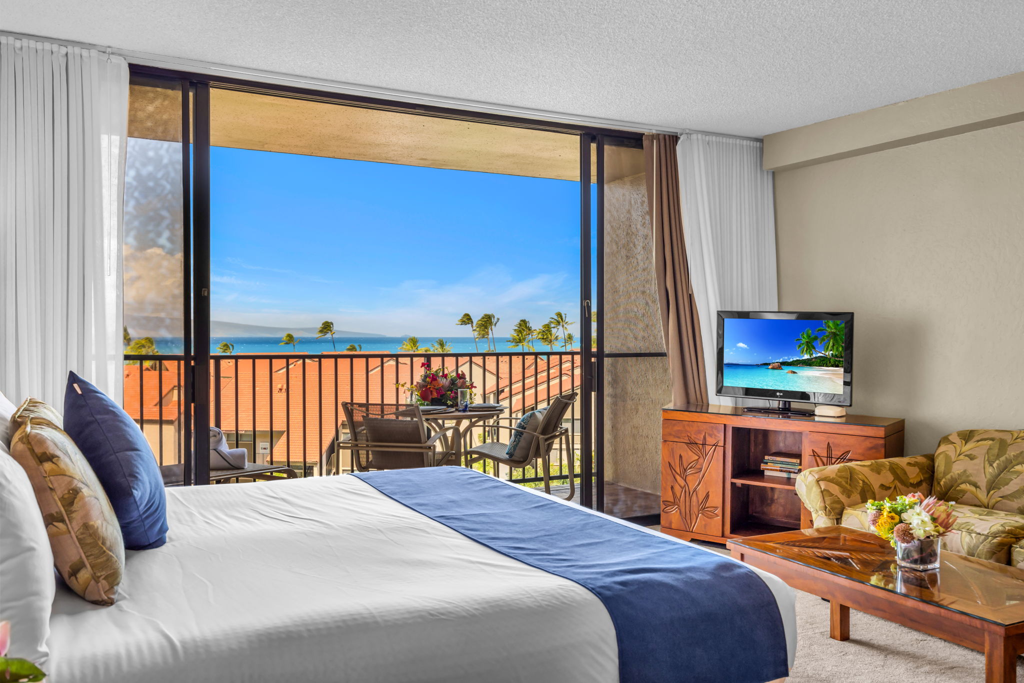 Spacious studio retreat with direct lanai access KS-736